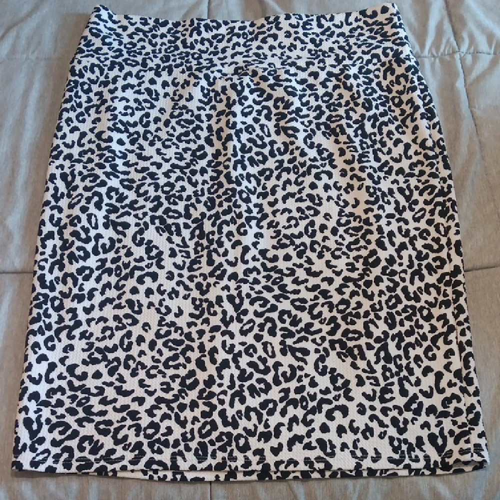 LuLaRoe Black and White Pencil Skirt Knee-length Work